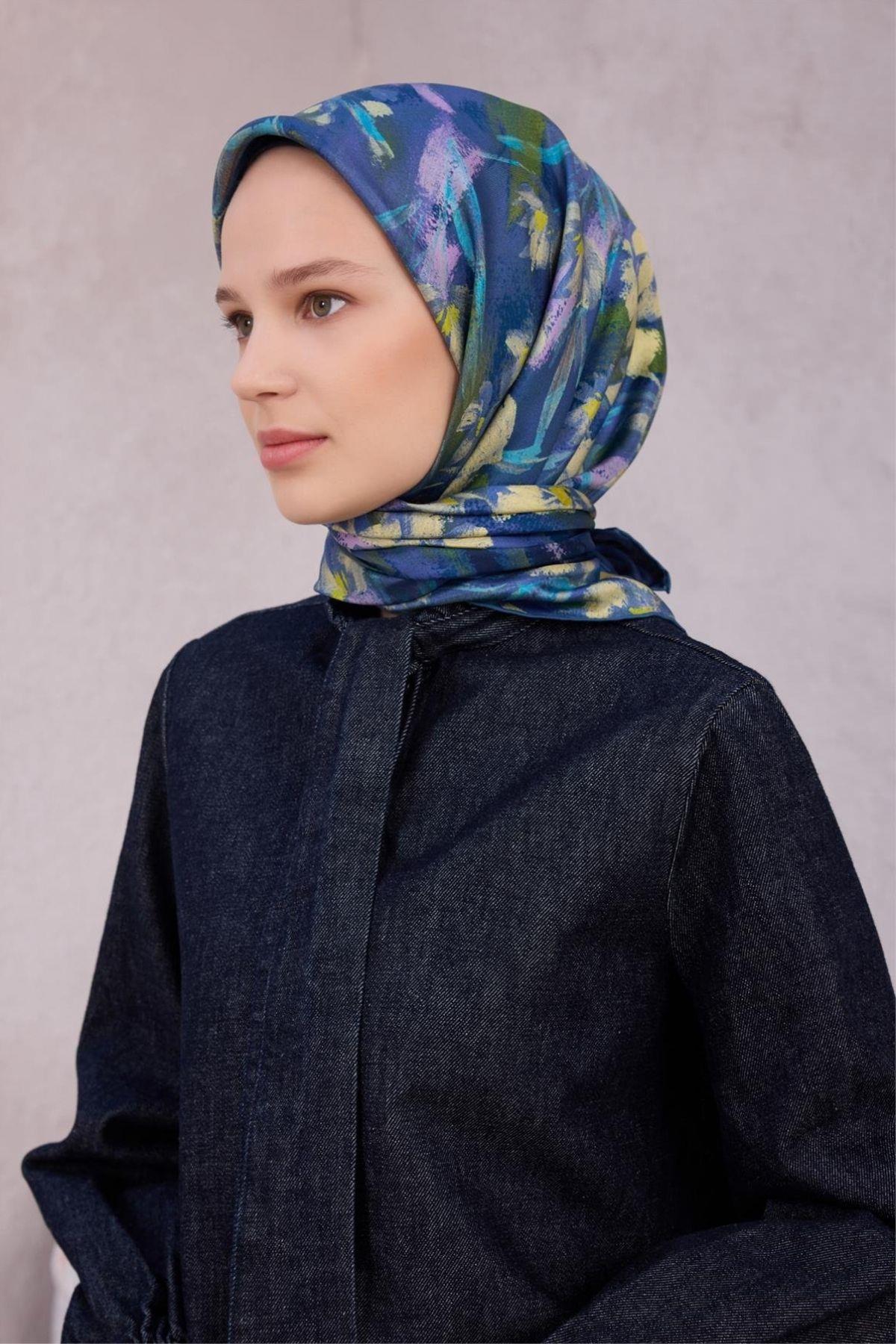 Belli Çiçek Desen İpek Eşarp (Twill) - Lacivert - 80