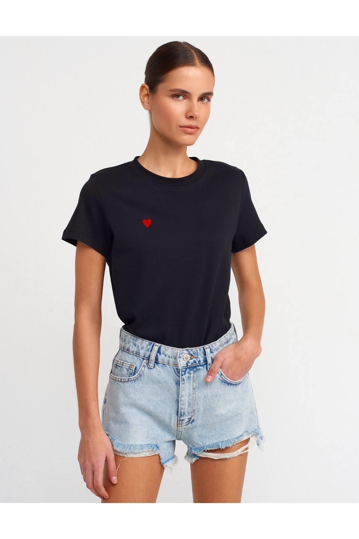 Bisiklet Yaka Kalp İşlemeli Pamuklu T-shirt - Siyah