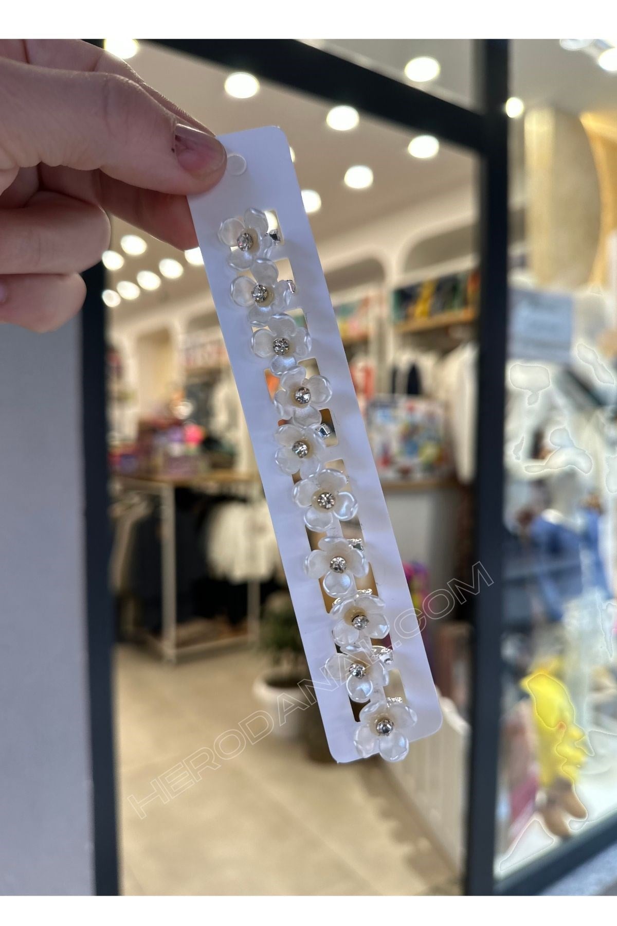 Ortası Taşlı Sedef Çiçek Trend Saç Küpesi 10'lu - Sedef Rengi