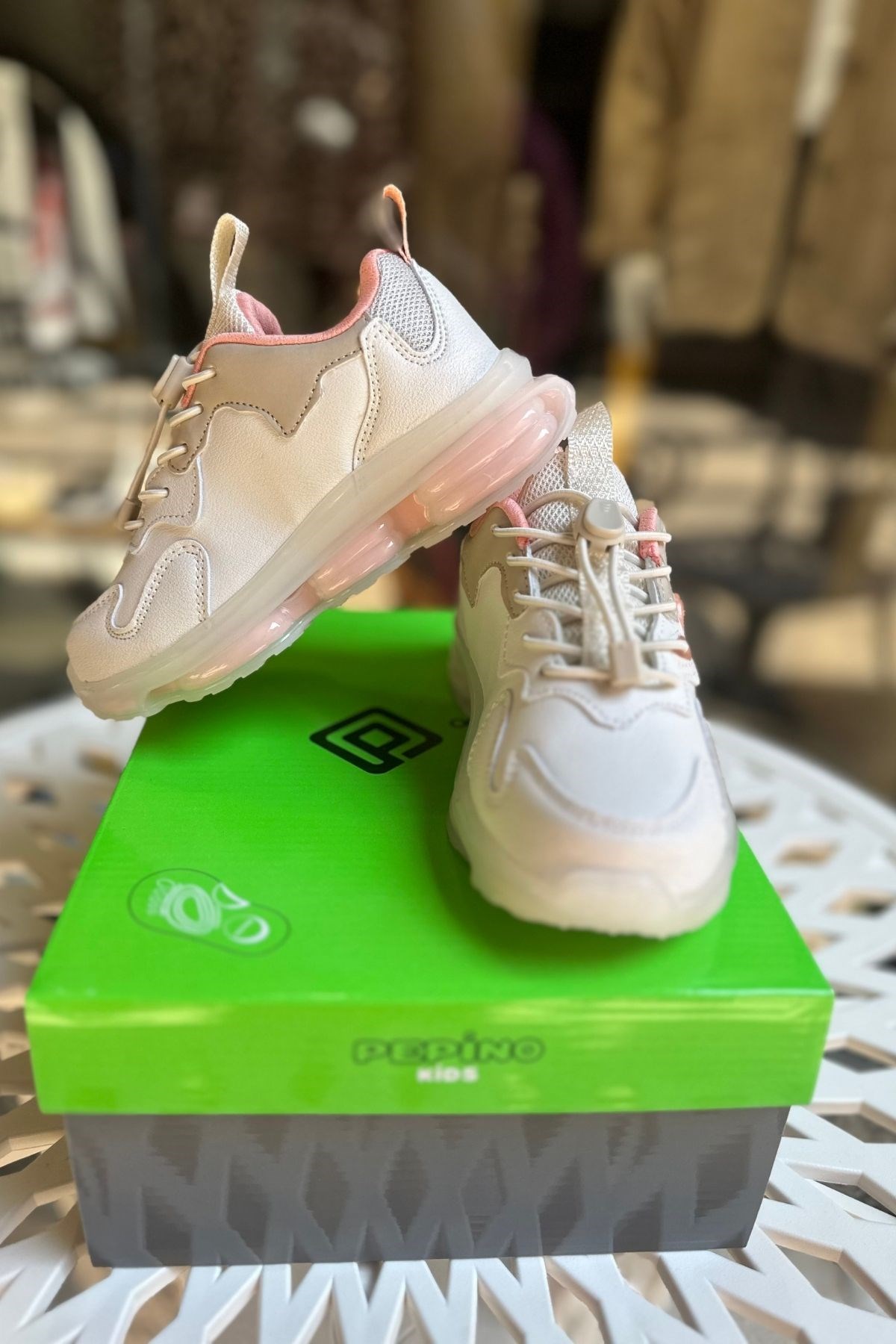Unisex Çocuk Günlük Işıklı Spor Ayakkabı -Özel Bağcık Sistemi - Krem