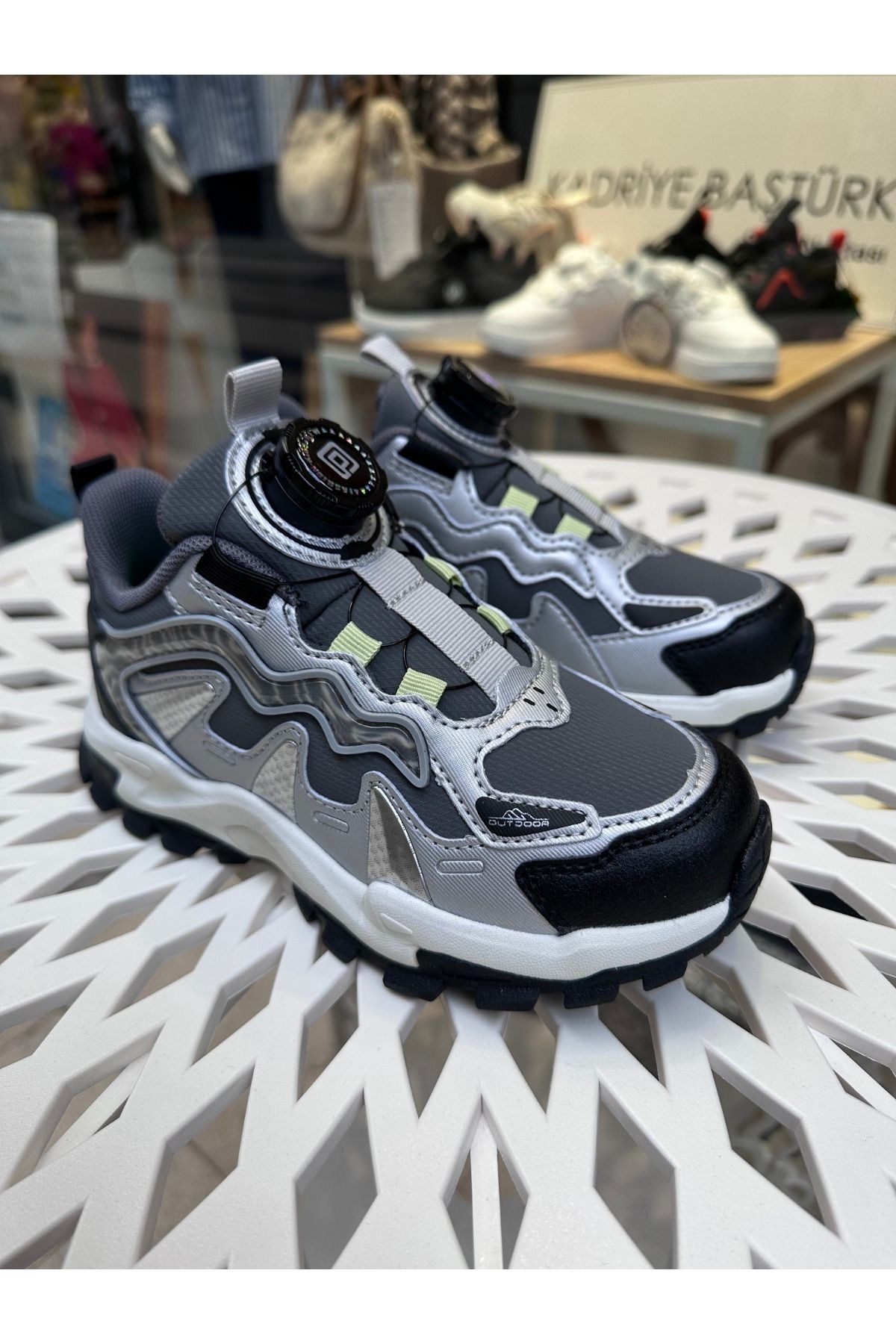 Unisex Çocuk Günlük Mevsimlik Outdoor Spor Ayakkabı - Özel Bağcık Sistemi - Füme & Gri