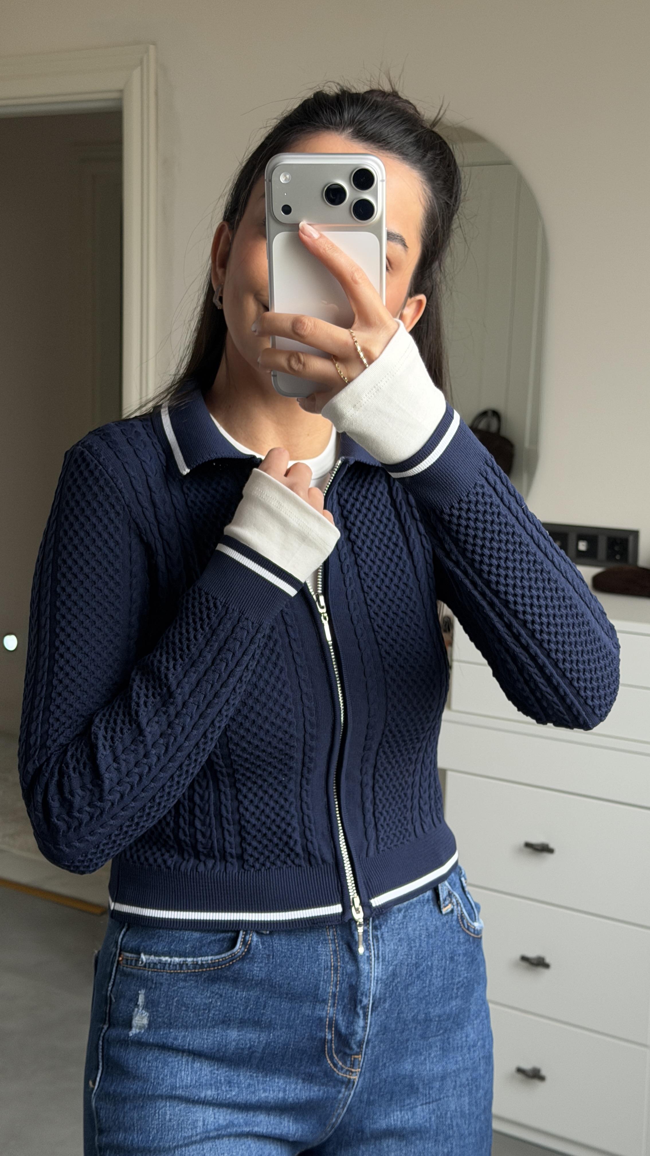 Beyaz Biyeli Polo Yaka Hırka - Laci