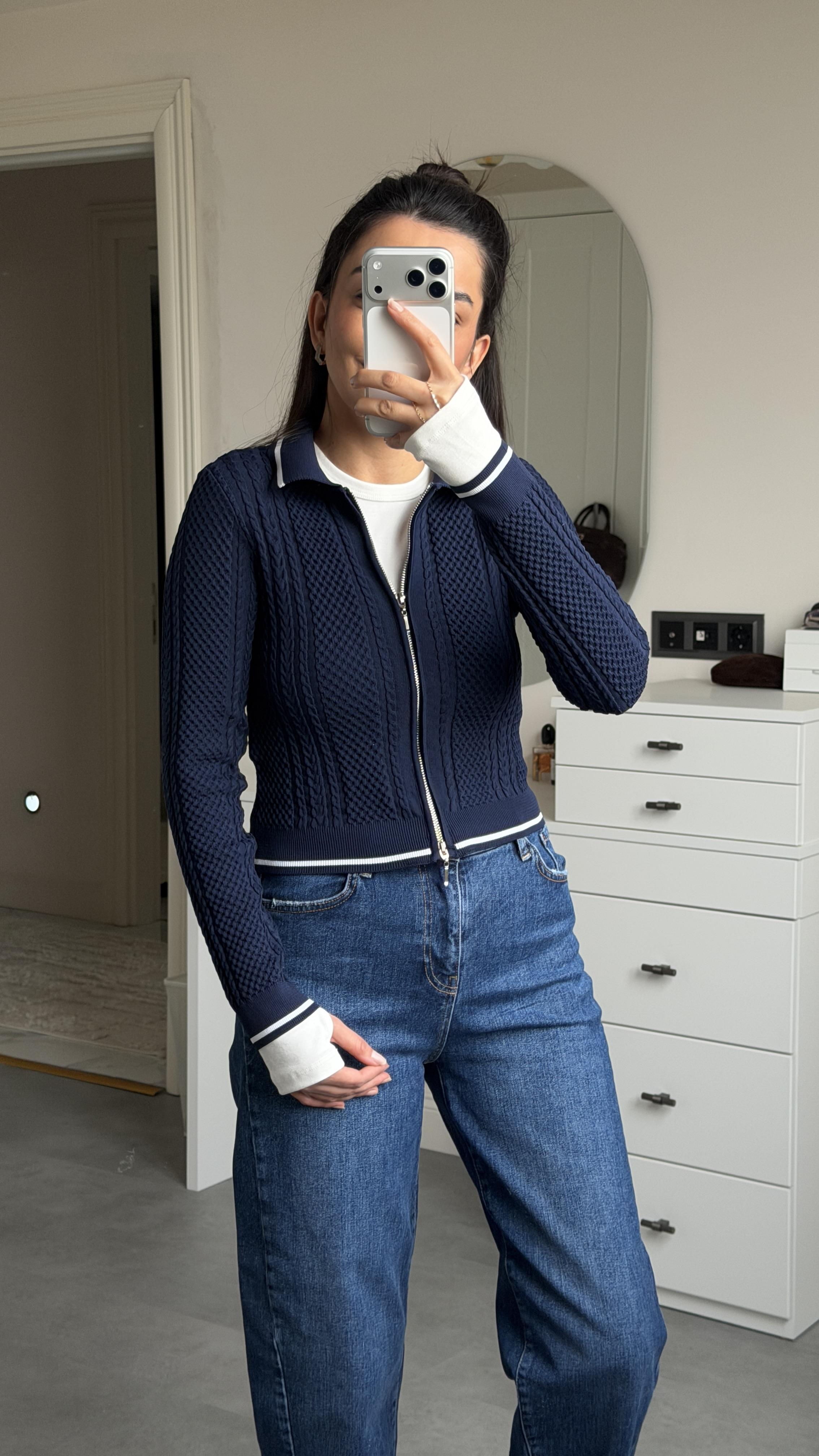 Beyaz Biyeli Polo Yaka Hırka - Laci