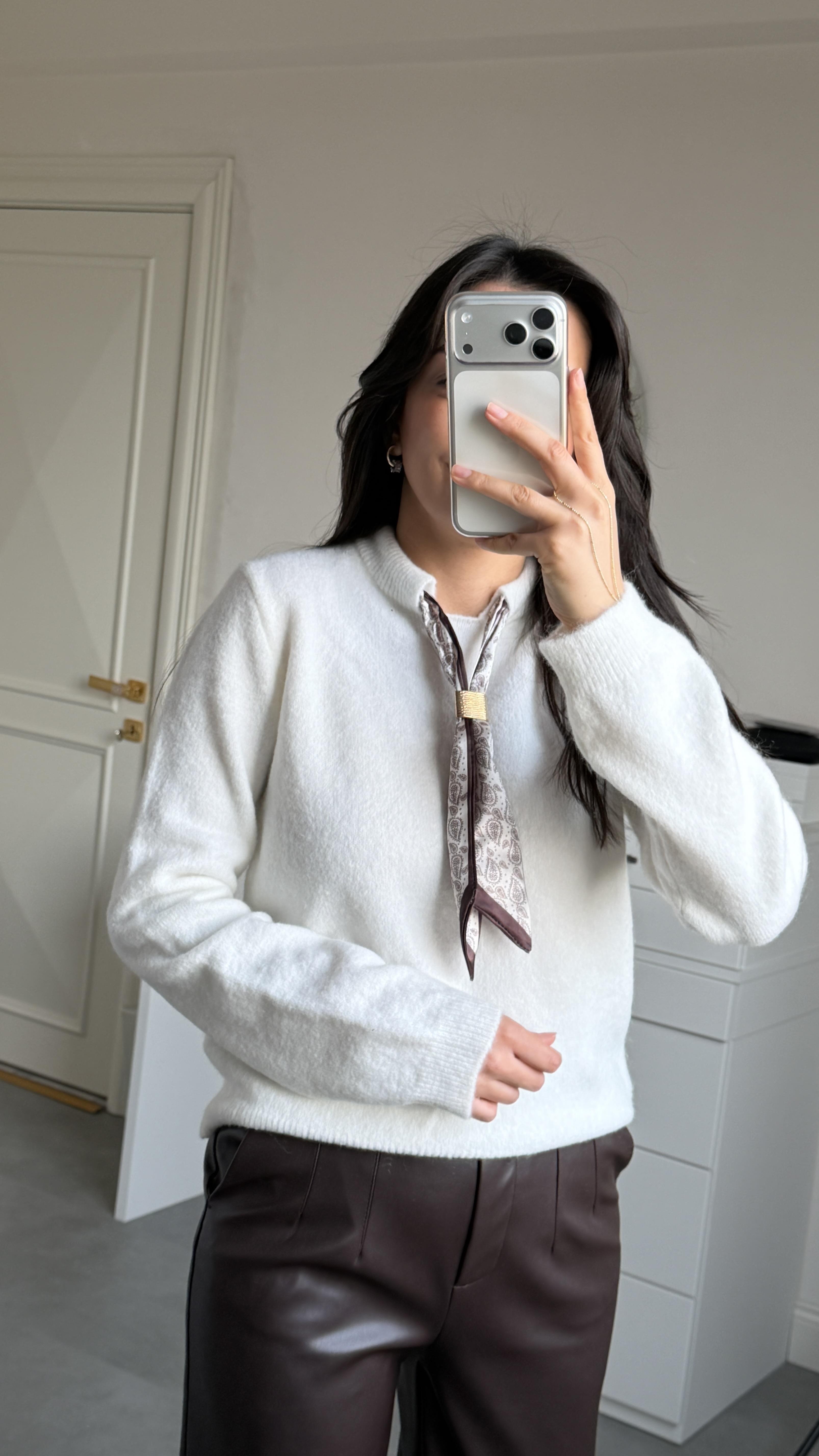 Fular Detaylı Basic Kazak - Beyaz