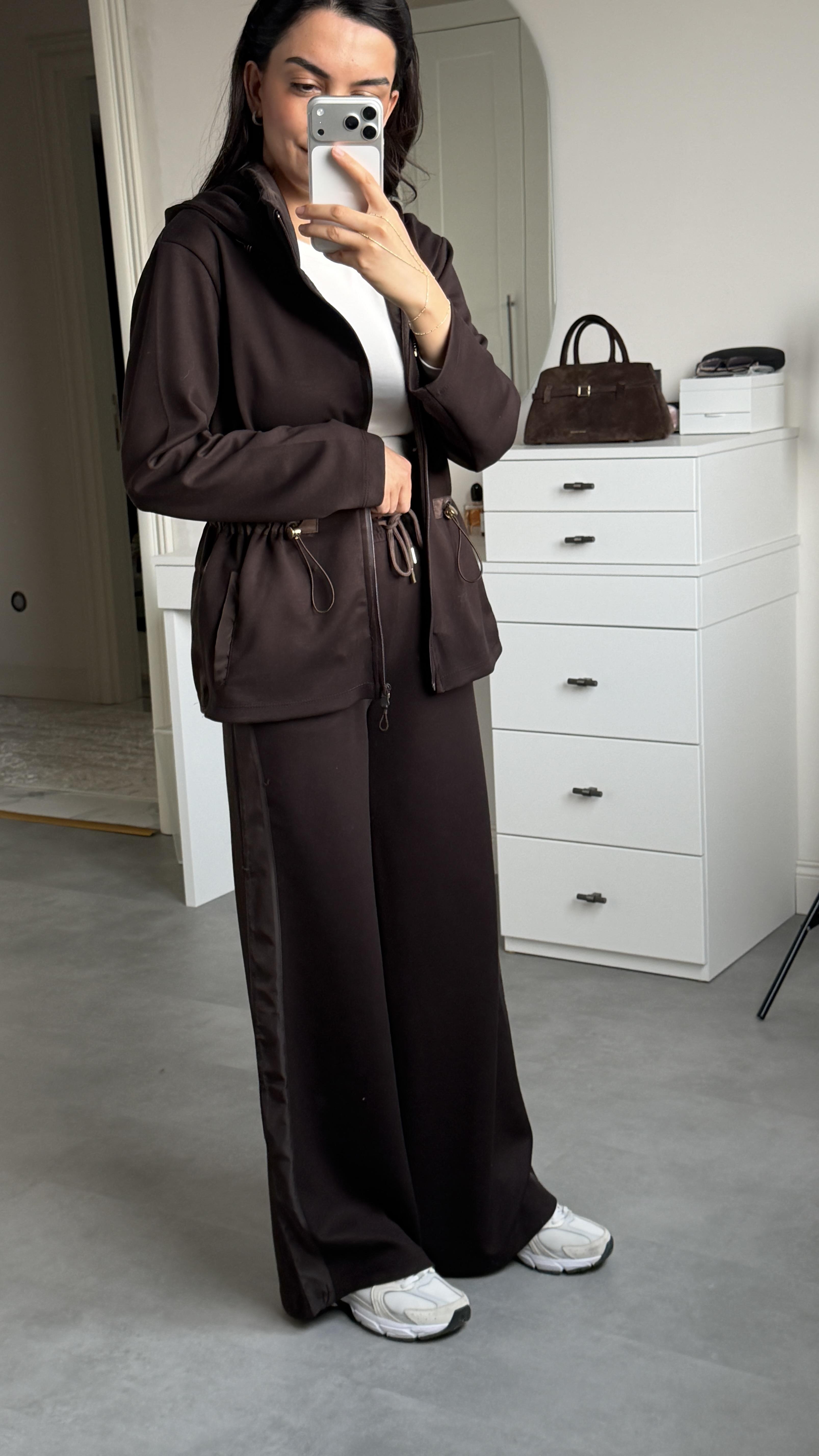 Kapitone Detaylı Kahve Takım