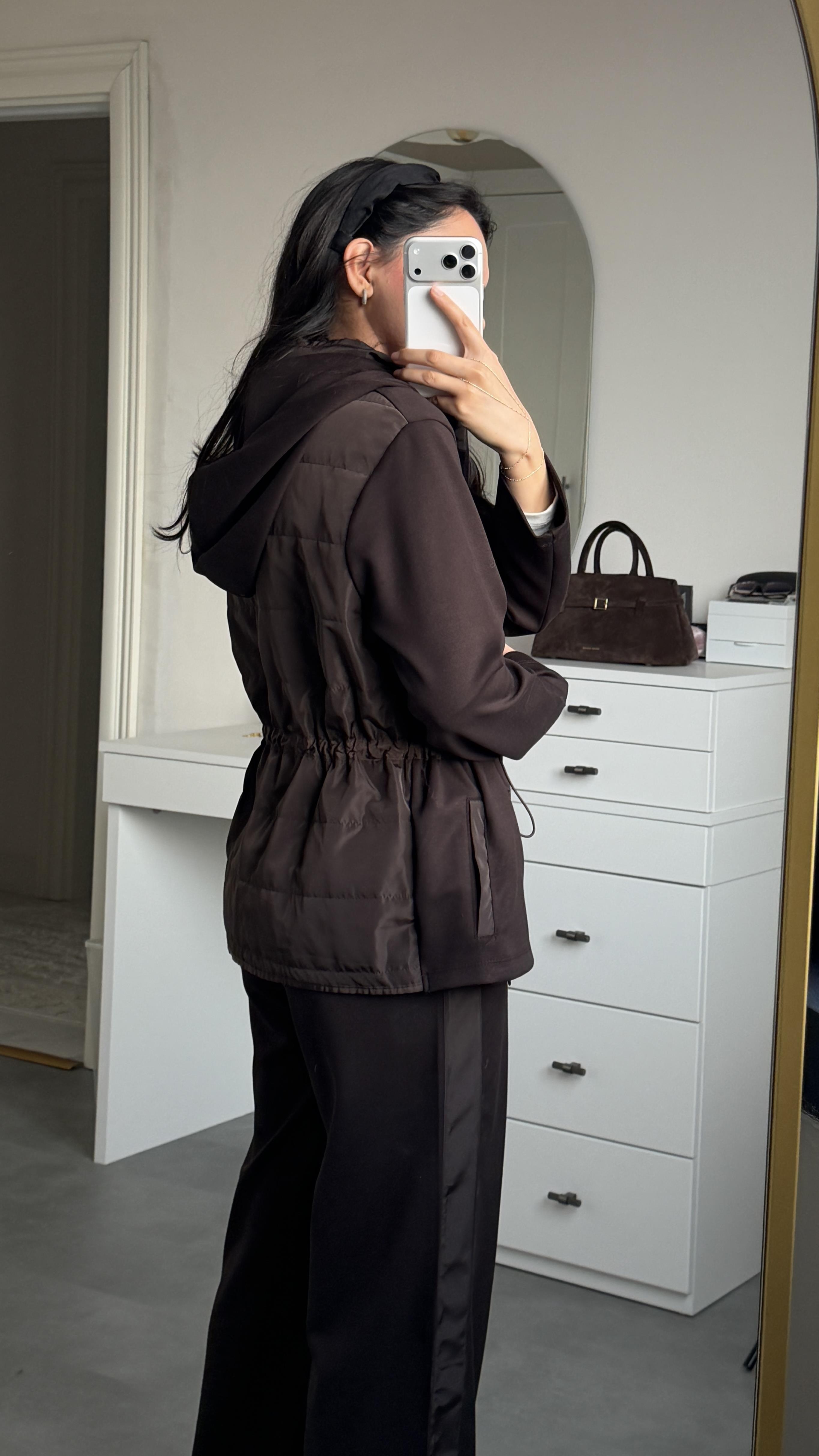 Kapitone Detaylı Kahve Takım