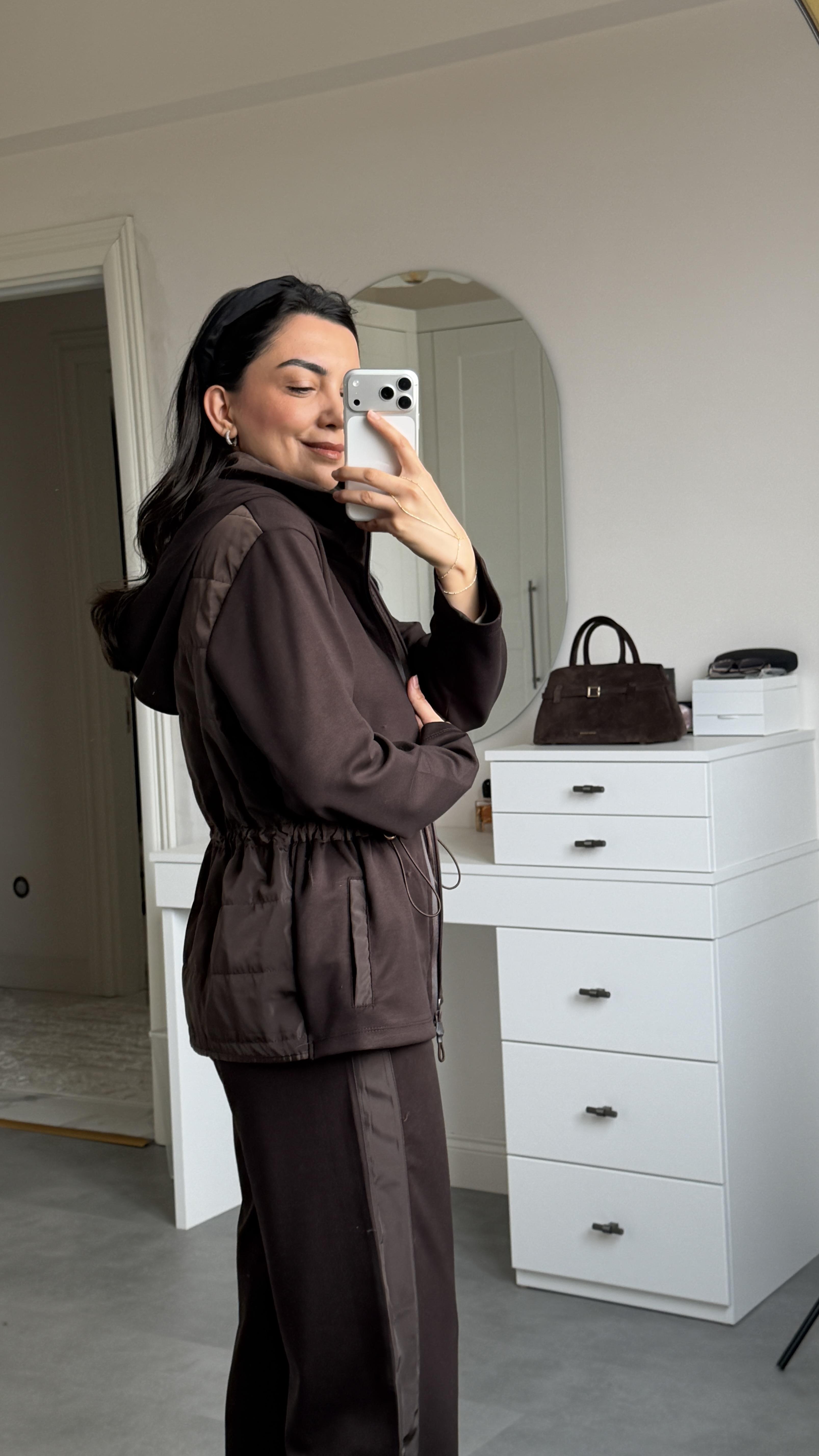 Kapitone Detaylı Kahve Takım