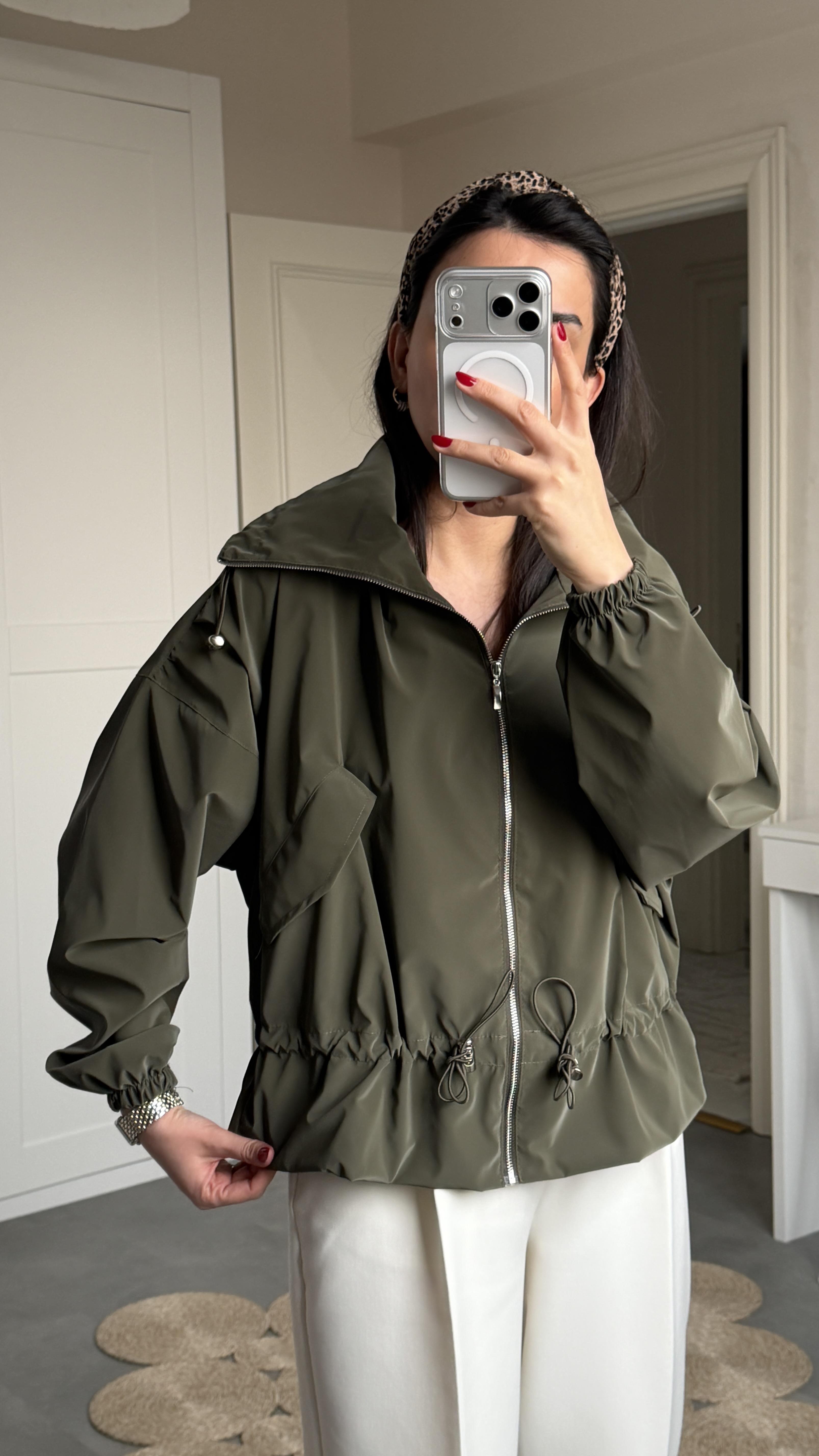 Parlak Yağmurluk Trenç - Haki 