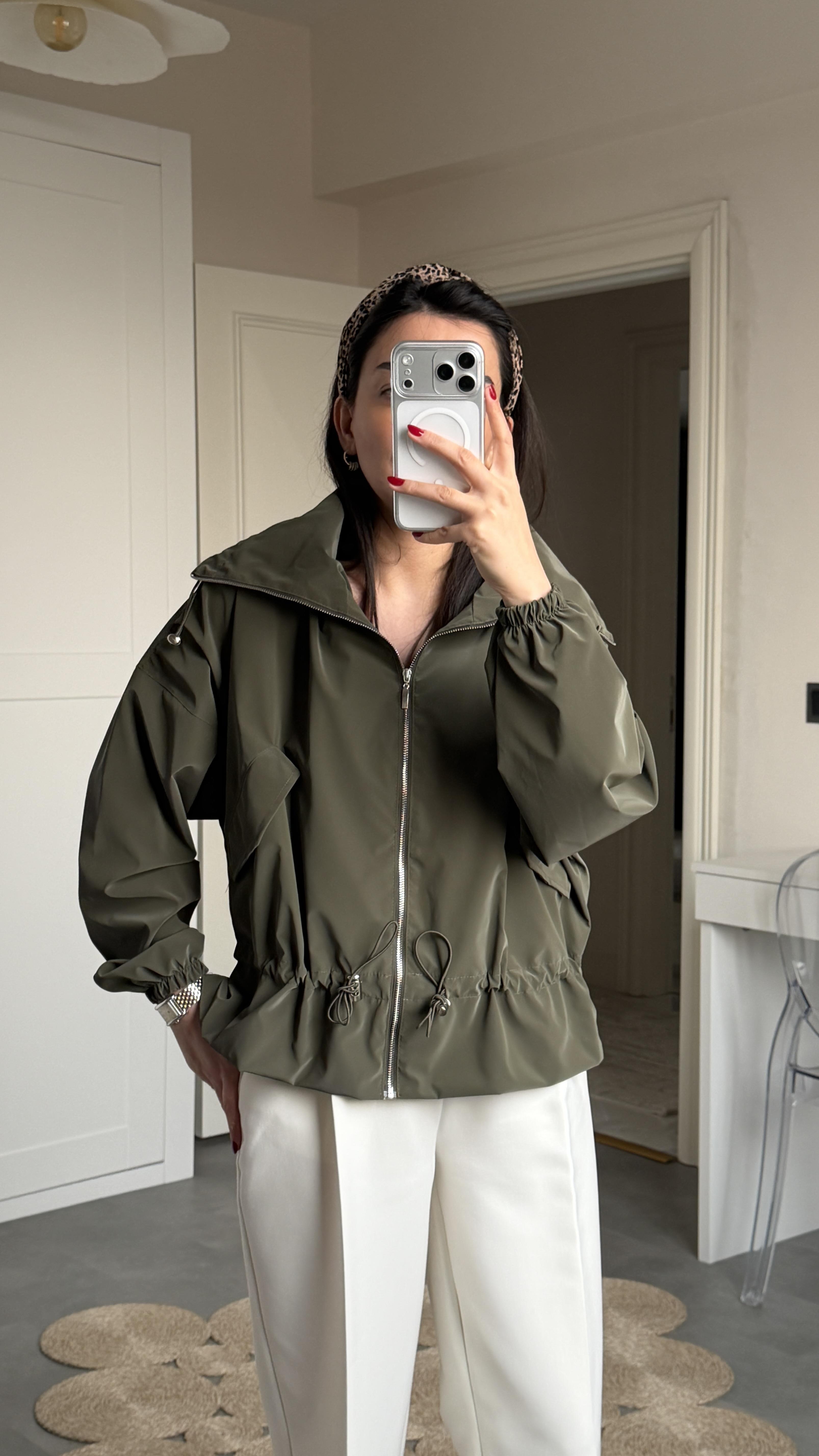 Parlak Yağmurluk Trenç - Haki 