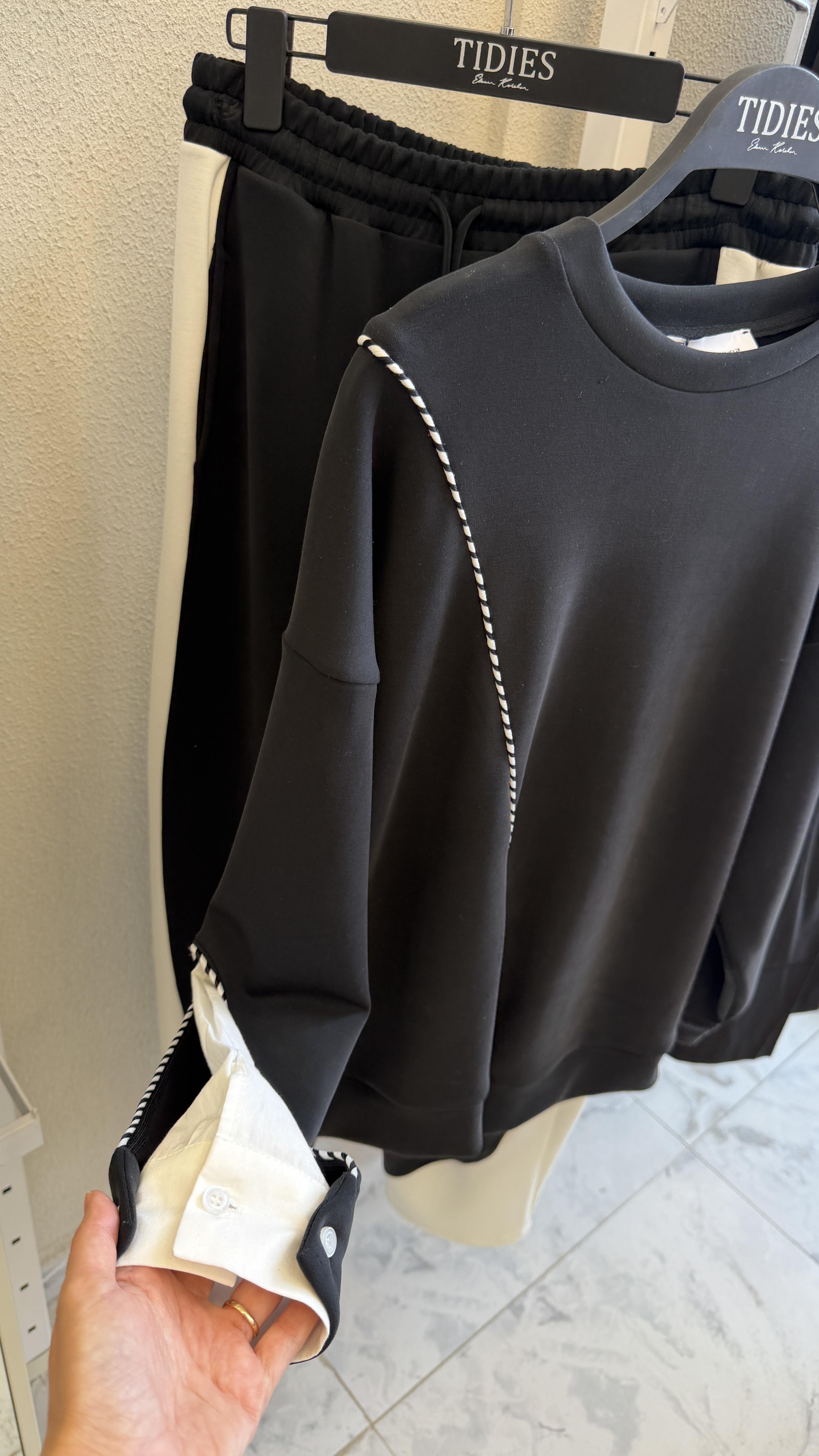 Şeritli Siyah - Beyaz Takım