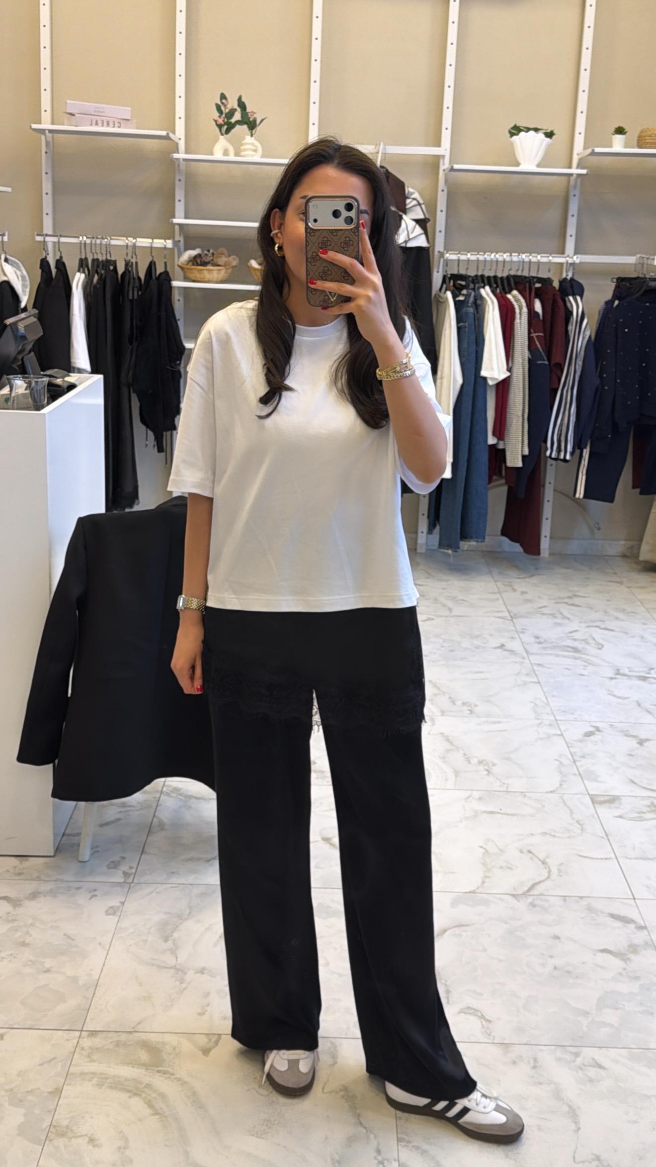 Siyah Dantelli Beyaz Tshirt