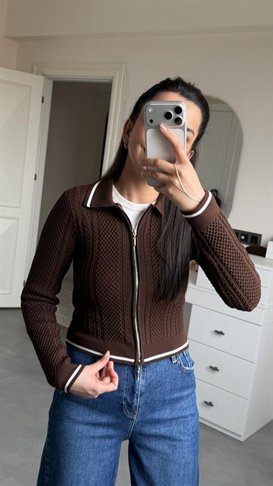 Beyaz Biyeli Polo Yaka Hırka - Kahve 