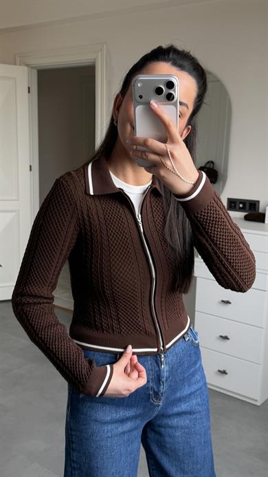 Beyaz Biyeli Polo Yaka Hırka - Kahve 