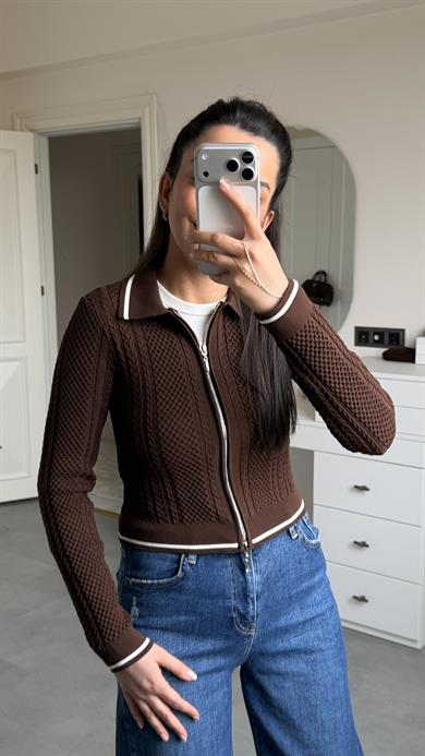 Beyaz Biyeli Polo Yaka Hırka - Kahve 