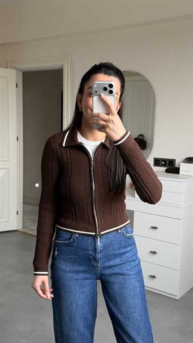 Beyaz Biyeli Polo Yaka Hırka - Kahve 