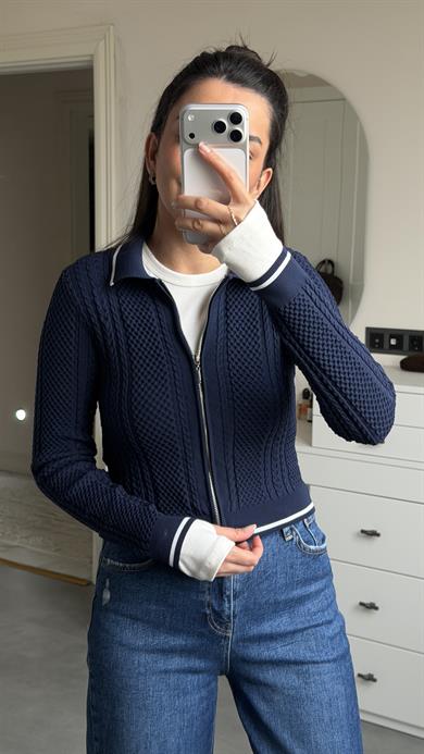 Beyaz Biyeli Polo Yaka Hırka - Laci