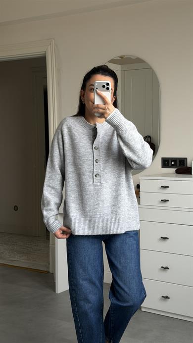 Bol Düğmeli Bisiklet Yaka Kazak - Gri