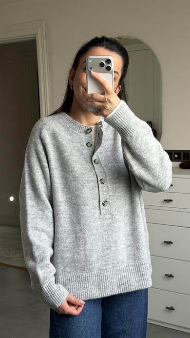 Bol Düğmeli Bisiklet Yaka Kazak - Gri