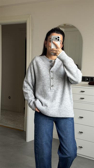 Bol Düğmeli Bisiklet Yaka Kazak - Gri