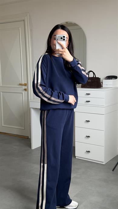 Çizgi Detaylı Premium Takım - Laci