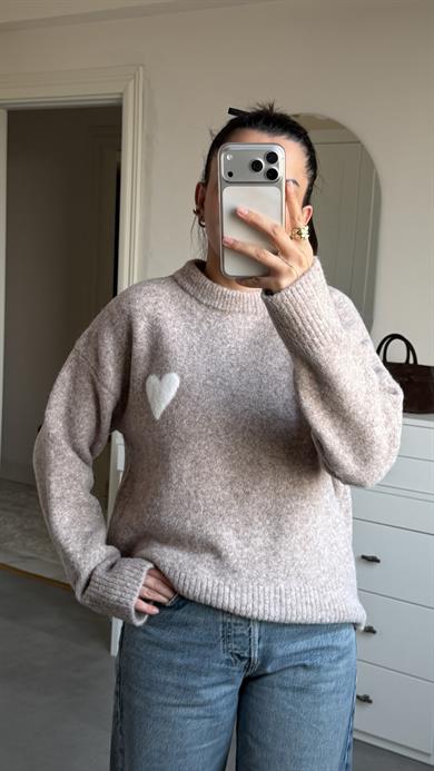 Dilvin Kalp Detaylı Kazak - Vizon