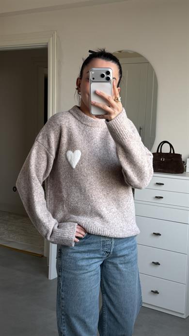 Dilvin Kalp Detaylı Kazak - Vizon