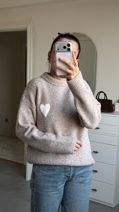 Dilvin Kalp Detaylı Kazak - Vizon