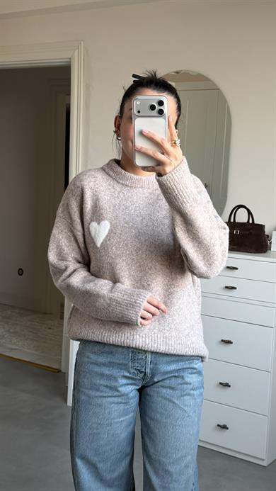 Dilvin Kalp Detaylı Kazak - Vizon