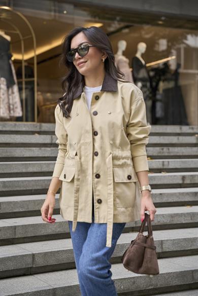 Kadife Yaka Taşlı Bej Ceket 