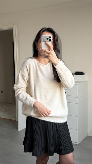 Kayık Yaka Yumoş Kazak - Ebru