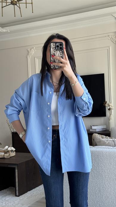 Mavi Çizgili Kırmızı Yazılı Gömlek 