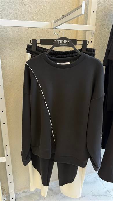 Şeritli Siyah - Beyaz Takım