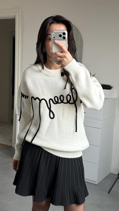 Siyah Yazılı Oversize Kazak - Beyaz