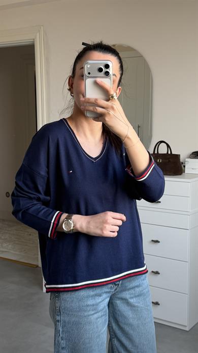 Tmmy V Yaka Triko - Laci