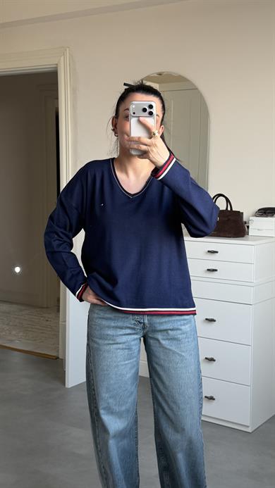 Tmmy V Yaka Triko - Laci