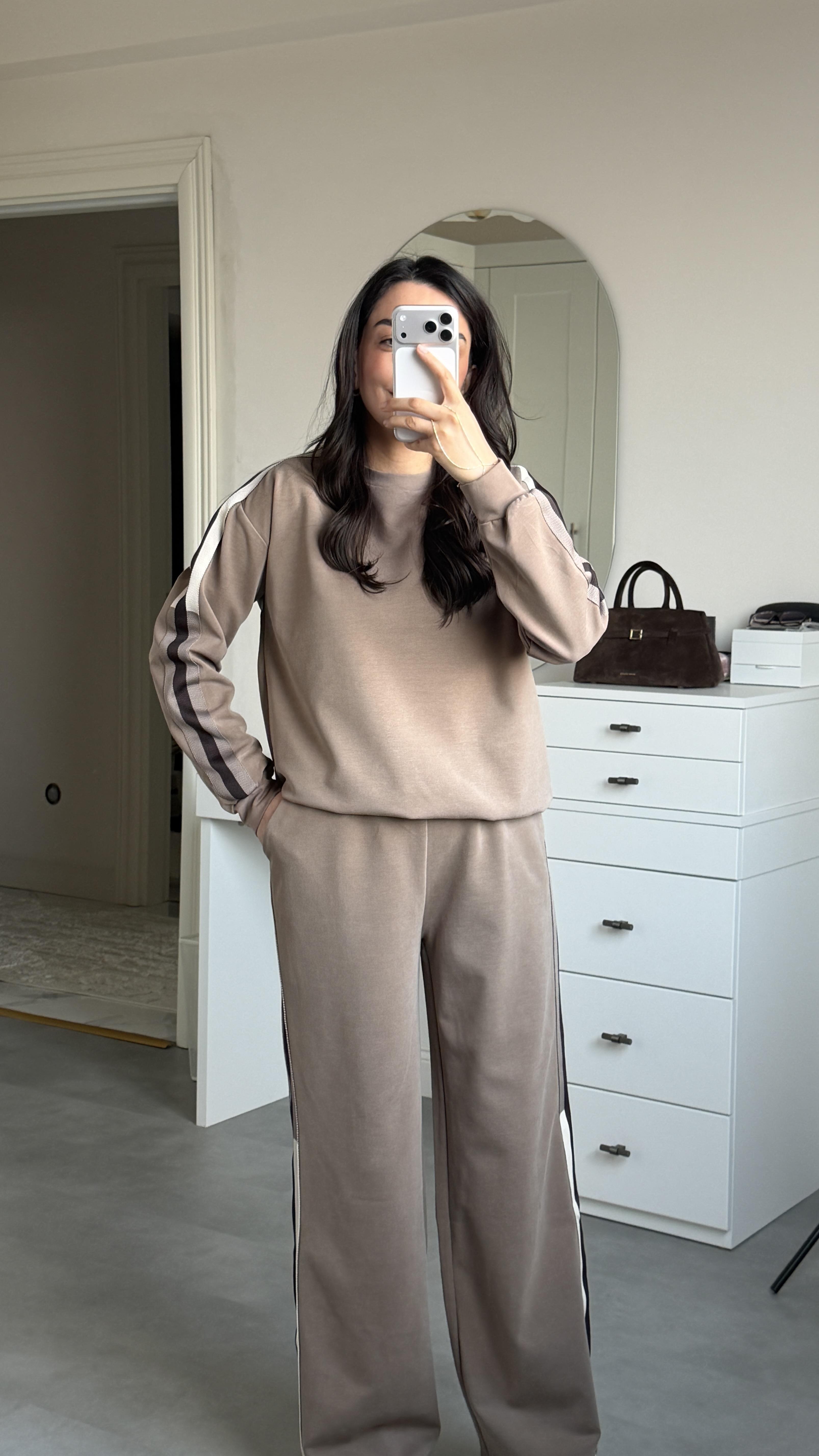 Çizgi Detaylı Premium Takım - Bej