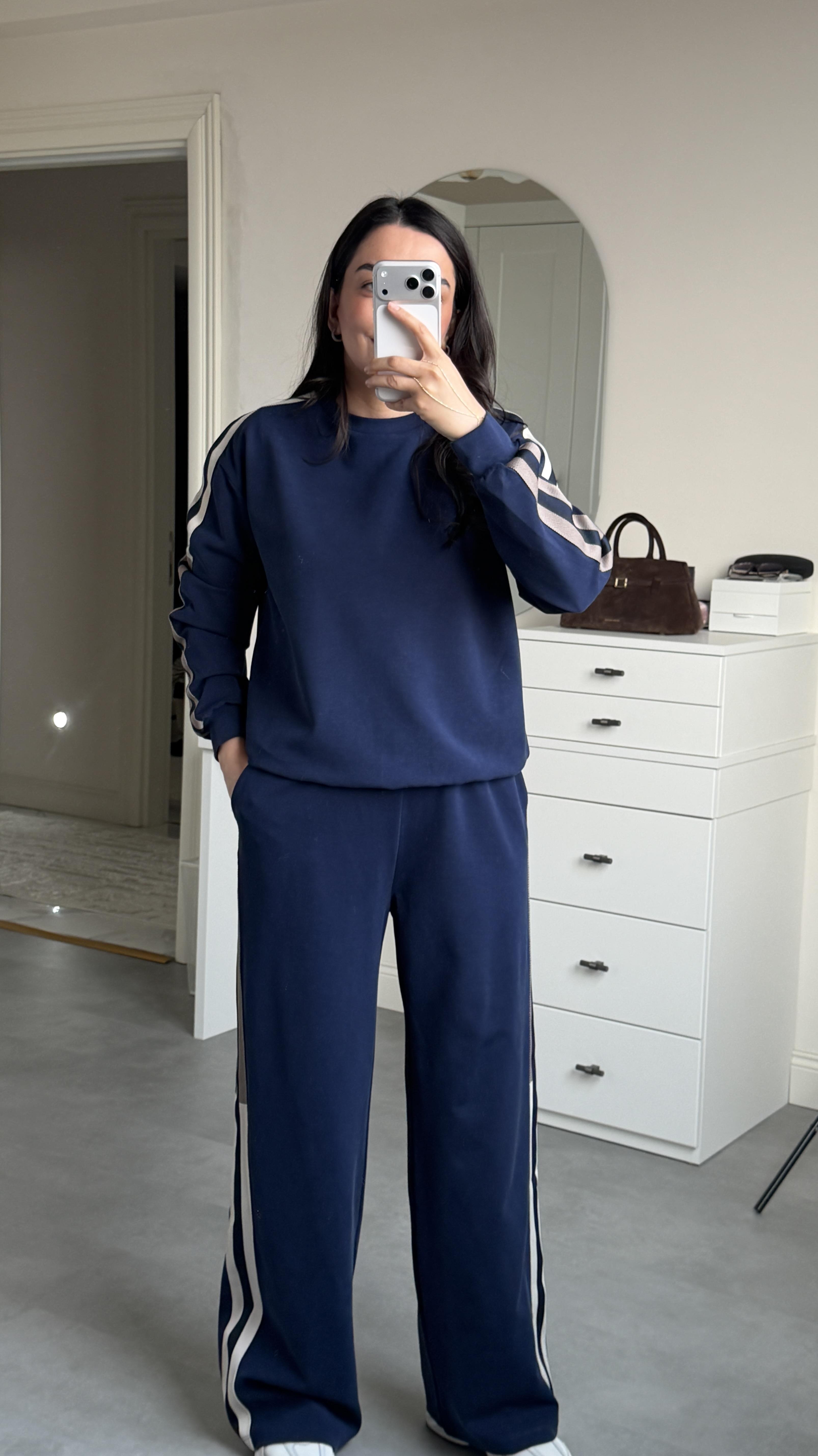 Çizgi Detaylı Premium Takım - Laci