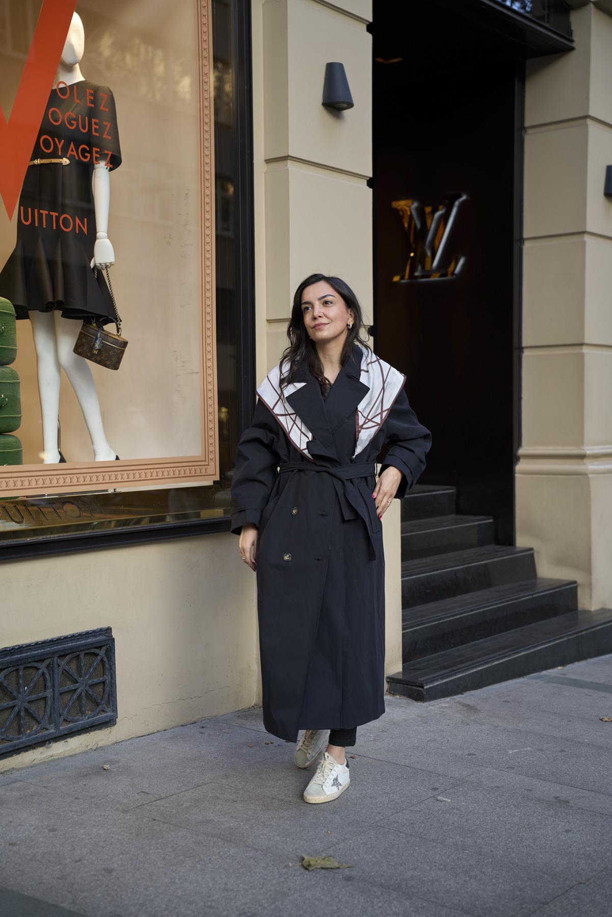 Fular Detaylı Trençkot - Siyah 