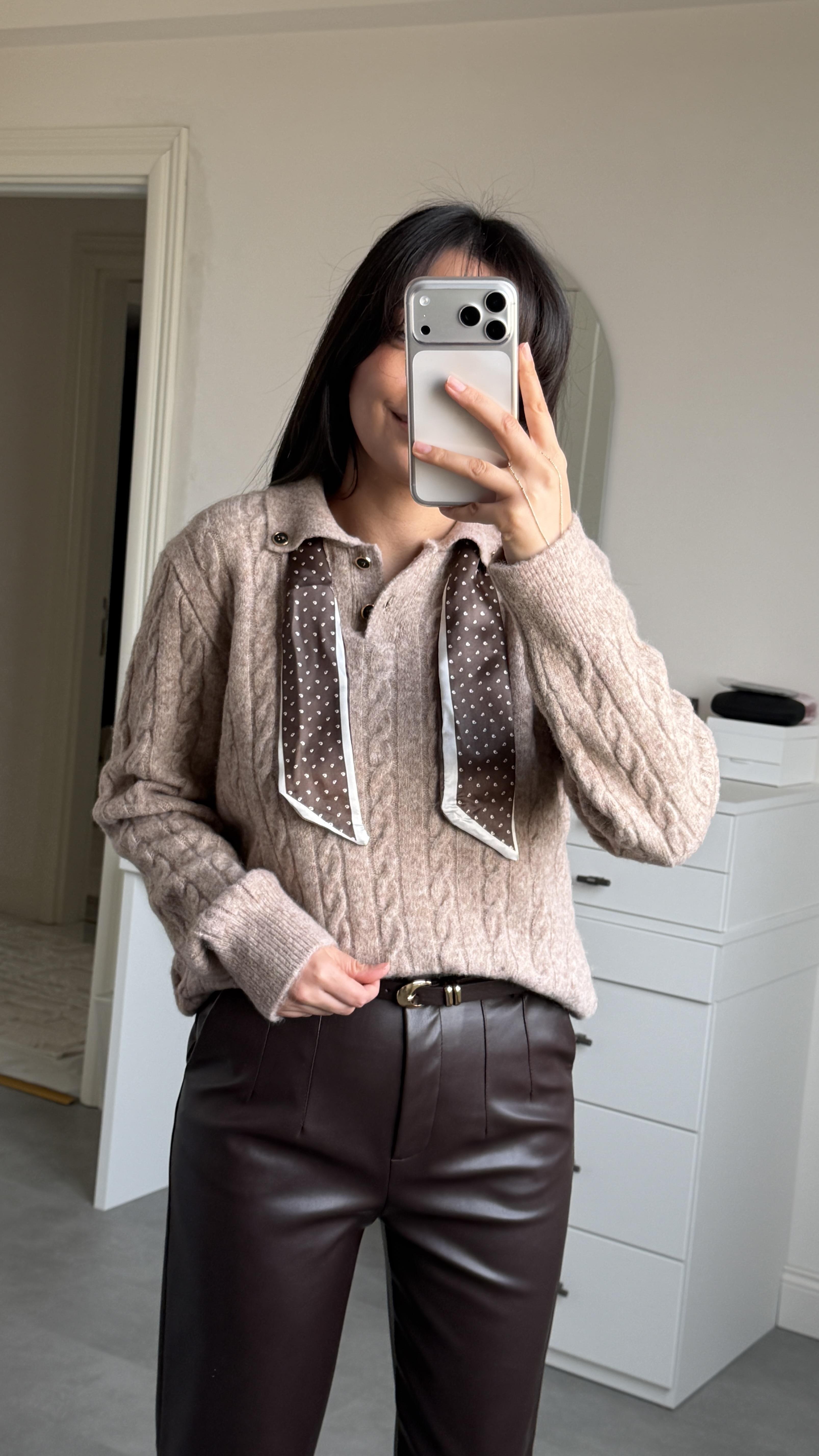 Fularlı Polo Yaka Örgü Kazak - Vizon