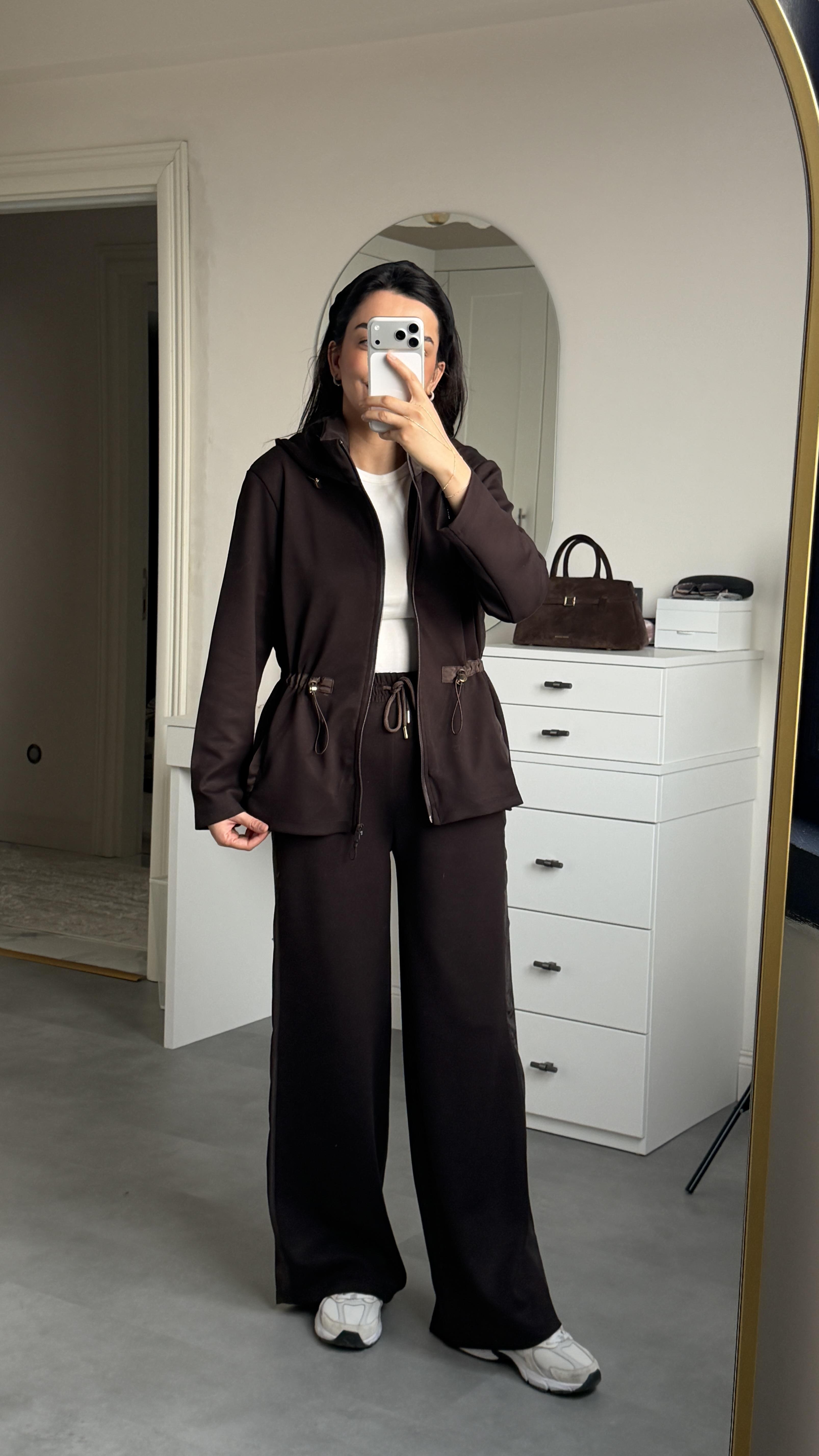 Kapitone Detaylı Kahve Takım