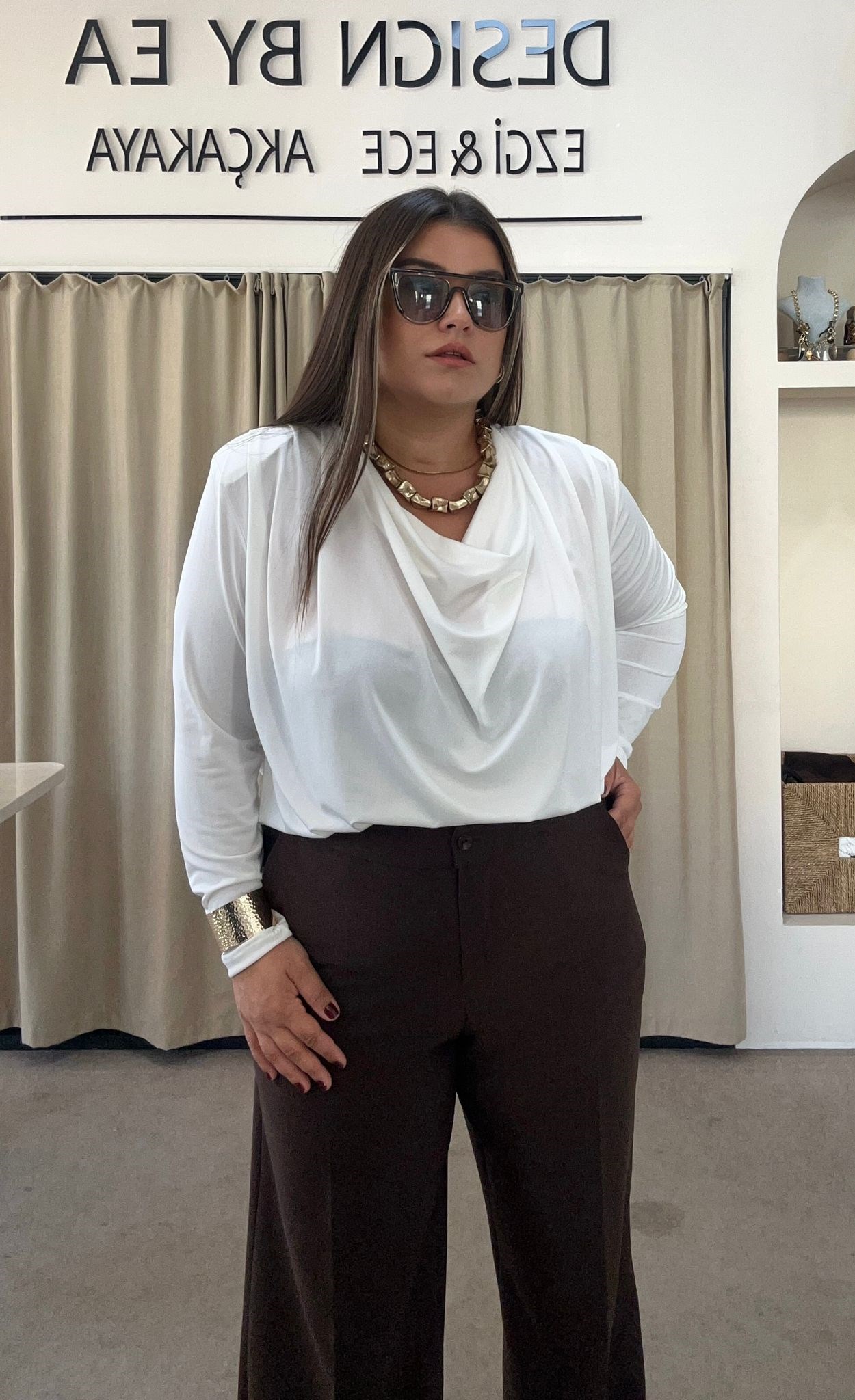 1121-Beyaz Vatkalı Degaje Bluz