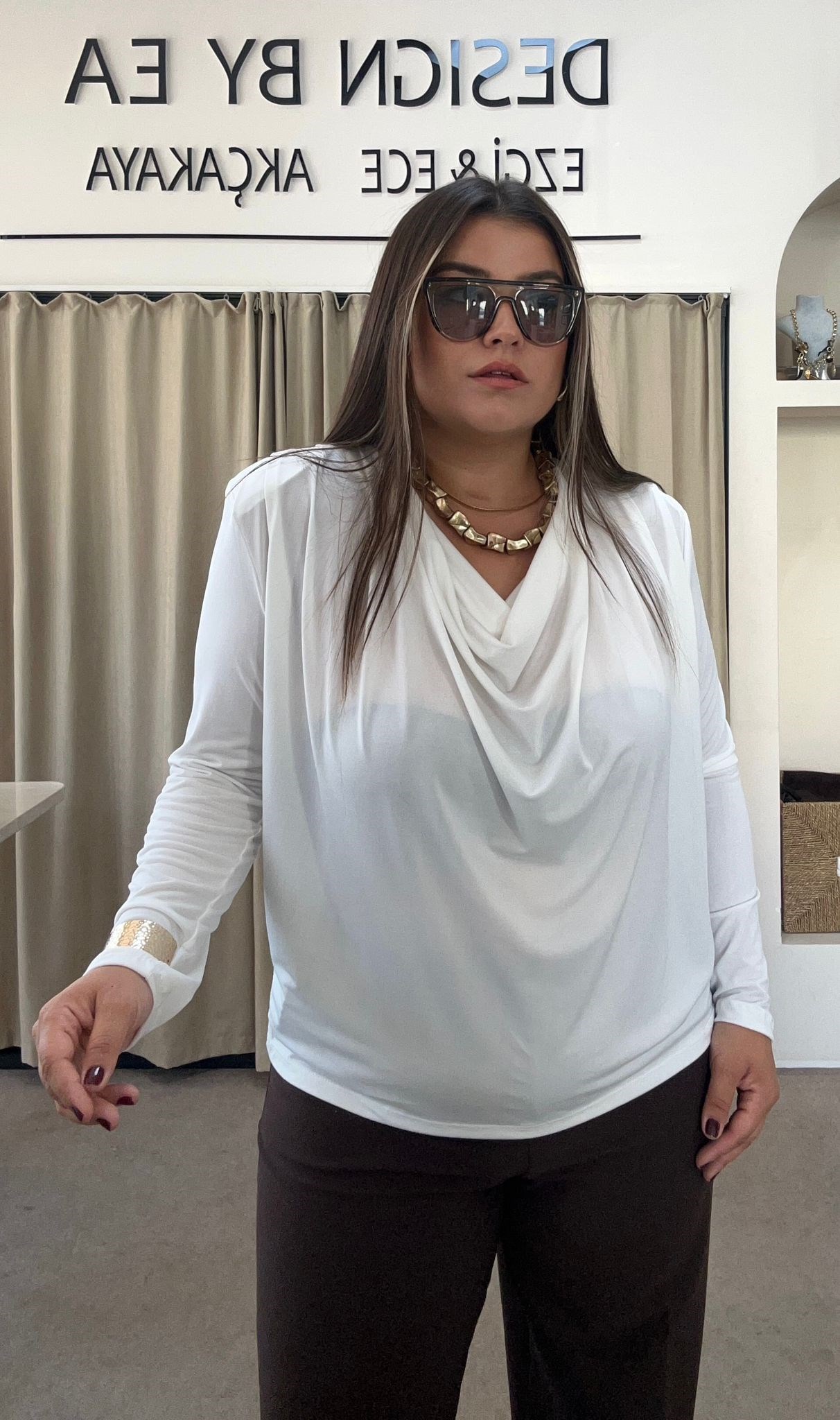 1121-Beyaz Vatkalı Degaje Bluz