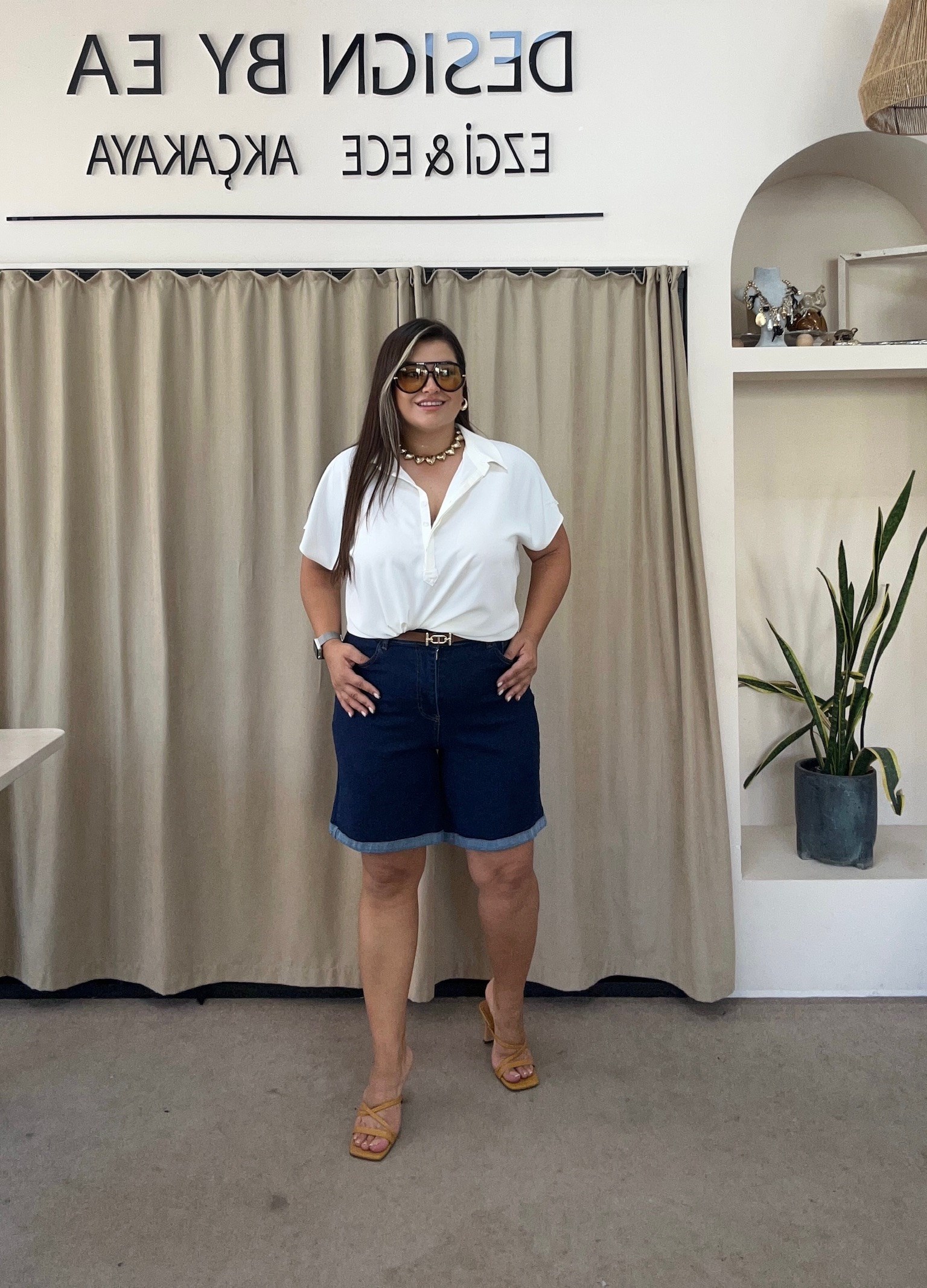 5210-Koyu Mavi Paça Katlamalı Denim Şort