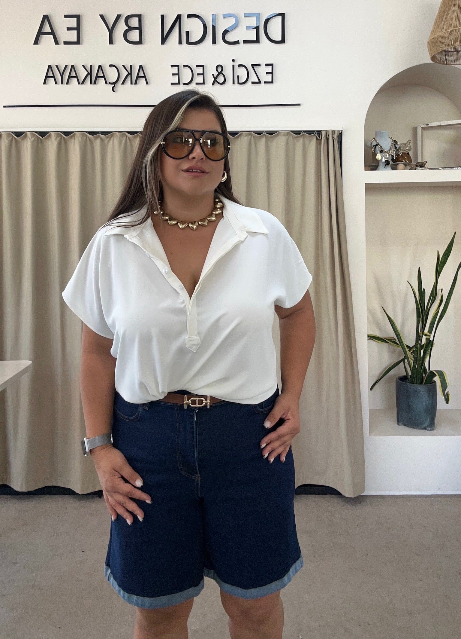 5210-Koyu Mavi Paça Katlamalı Denim Şort
