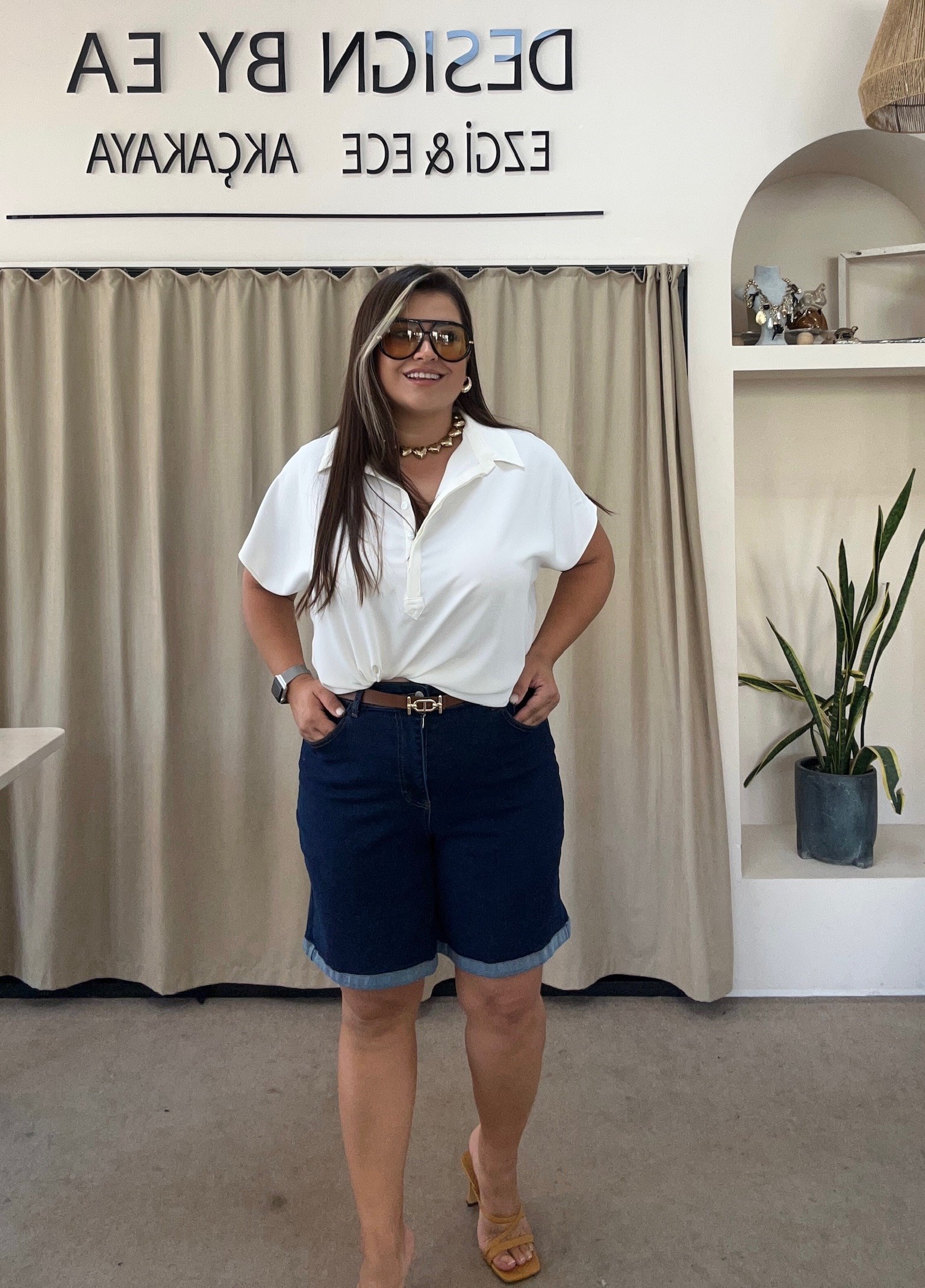 5210-Koyu Mavi Paça Katlamalı Denim Şort
