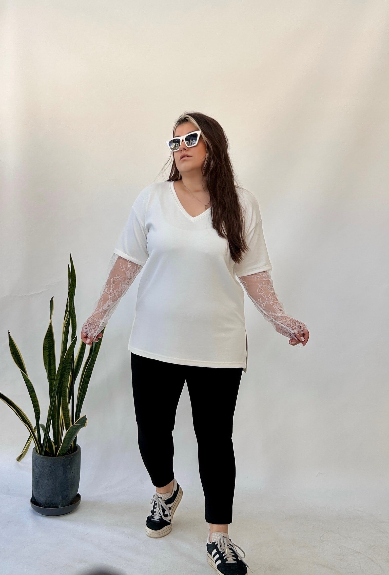 Beyaz Kol Dantel Detaylı Bluz 