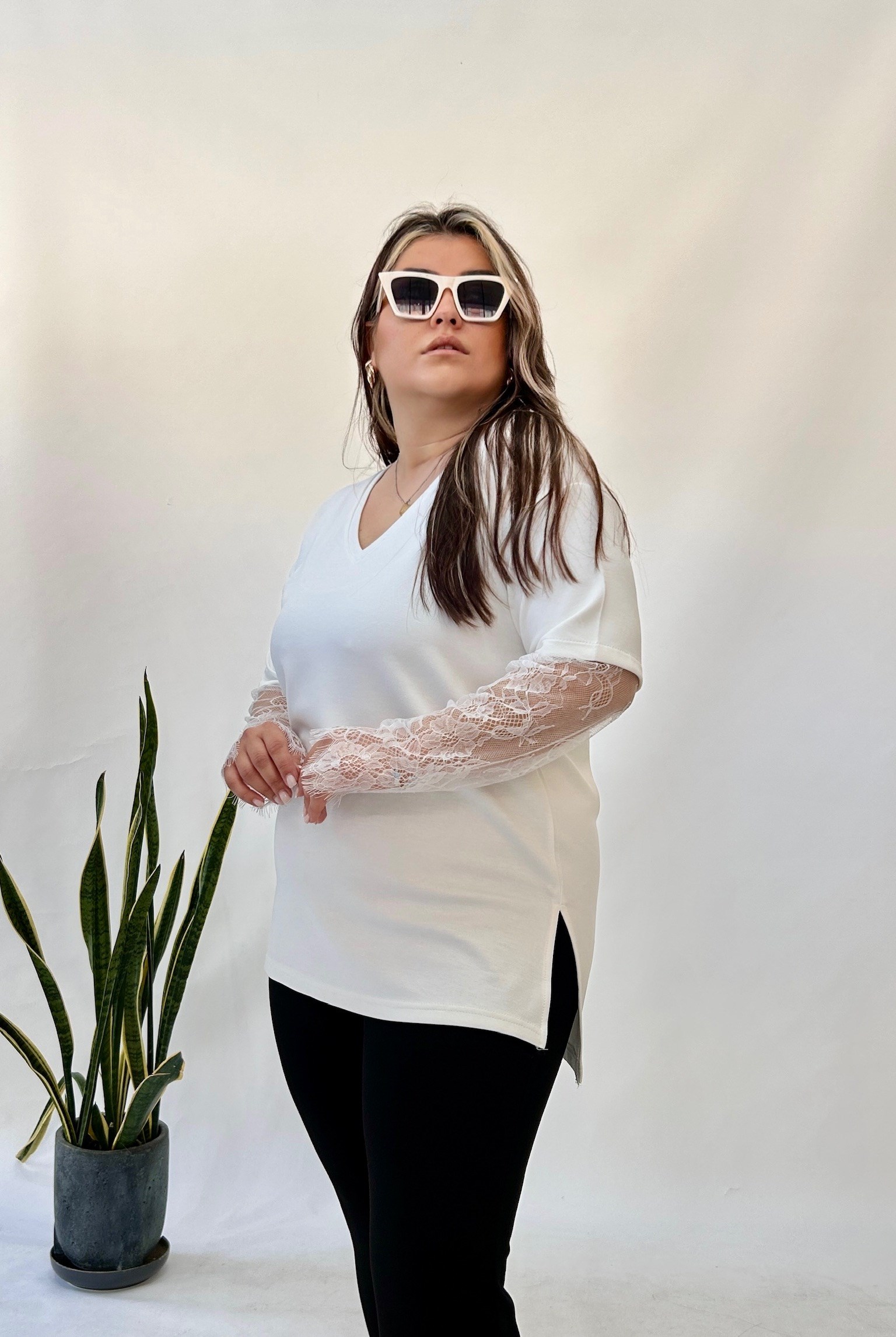 Beyaz Kol Dantel Detaylı Bluz 