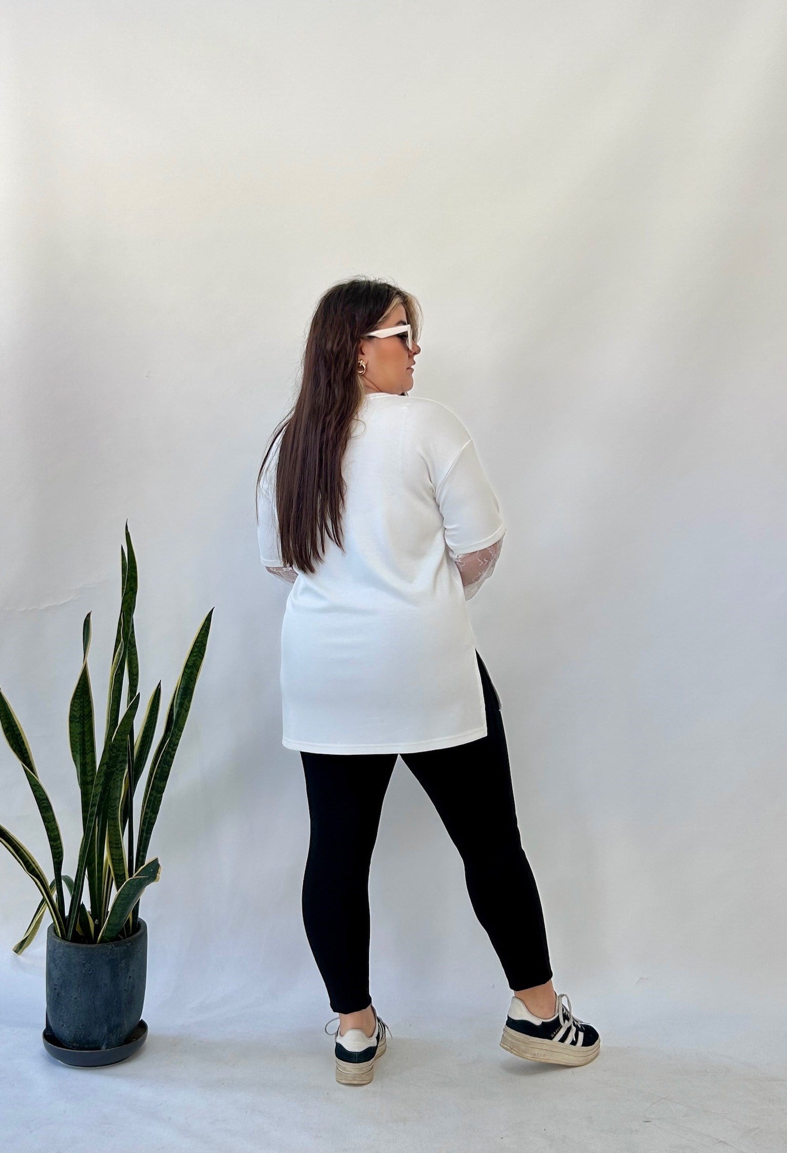 Beyaz Kol Dantel Detaylı Bluz 