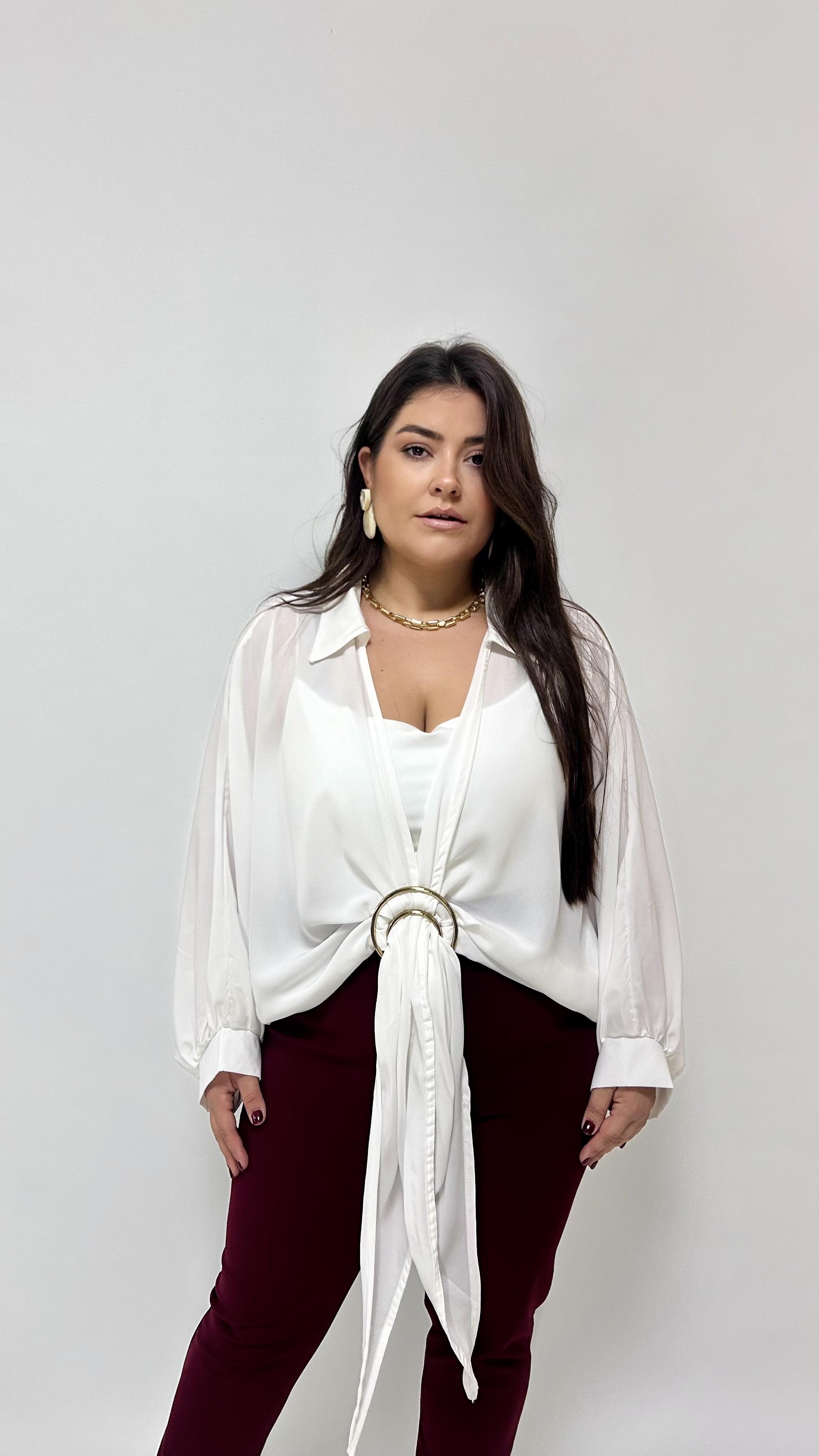 Beyaz Tokalı Bluz