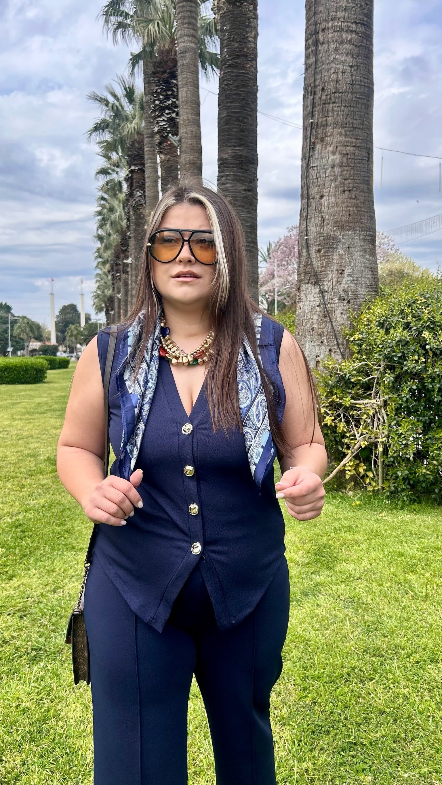 Gold Düğmeli Yelekli Takım